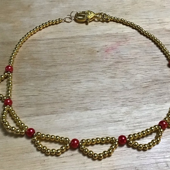 women's gold metal necklace with red faux pearls and a large lobster claw clasp - Picture 5 of 6